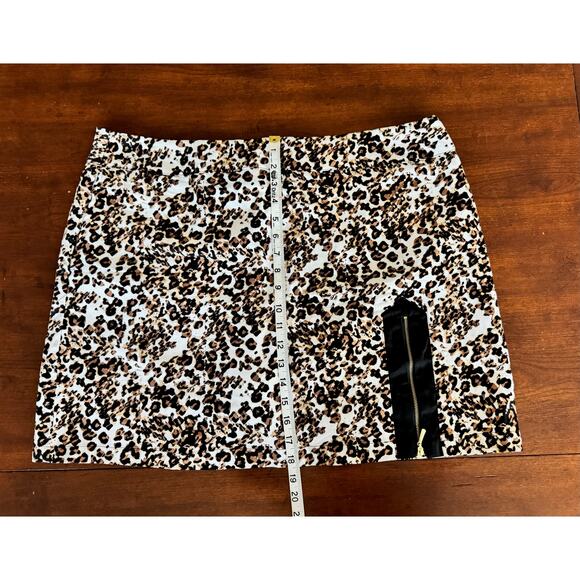 Allyson Whitmore Plus Size Leopard Print with Zipper Accent Golf Skort Size 22 - Picture 5 of 5